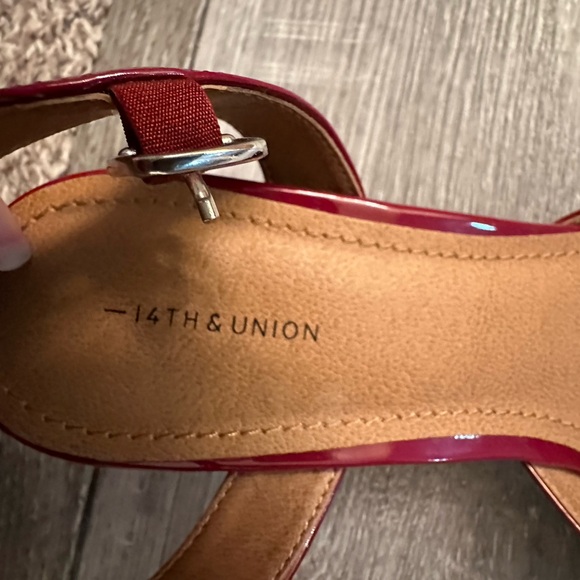 Red heels - Picture 2 of 4